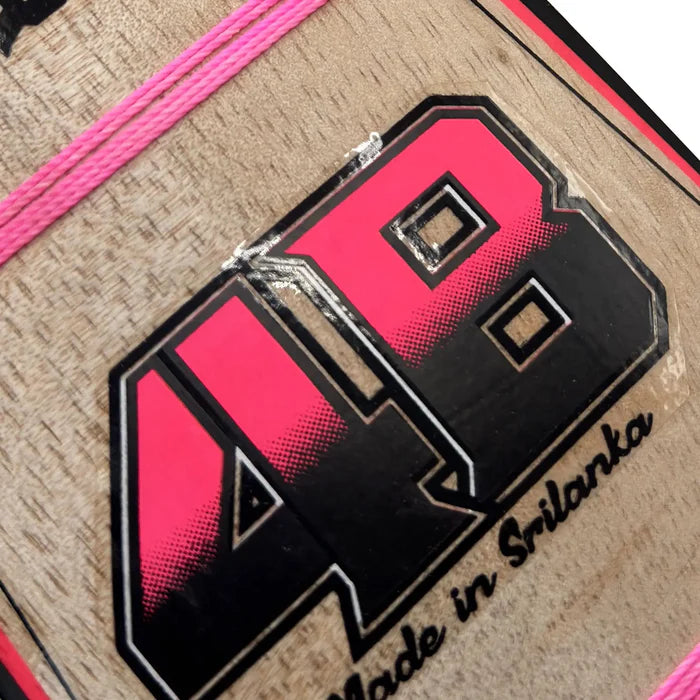 Machine-pressed Sri Lankan wood face on the 4 Band Player Edition bat