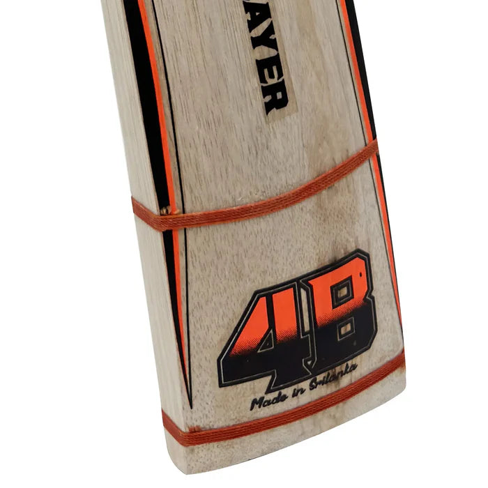 Pro-level textured grip on the 4 Band Player Edition cricket equipment Germany