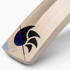 Durable pre-fitted toe guard on the Cynos 2020 English Willow Bat to prevent moisture damage.
