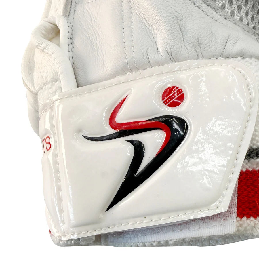 Flexible joint design of DS 1.1 L.E professional batting gloves