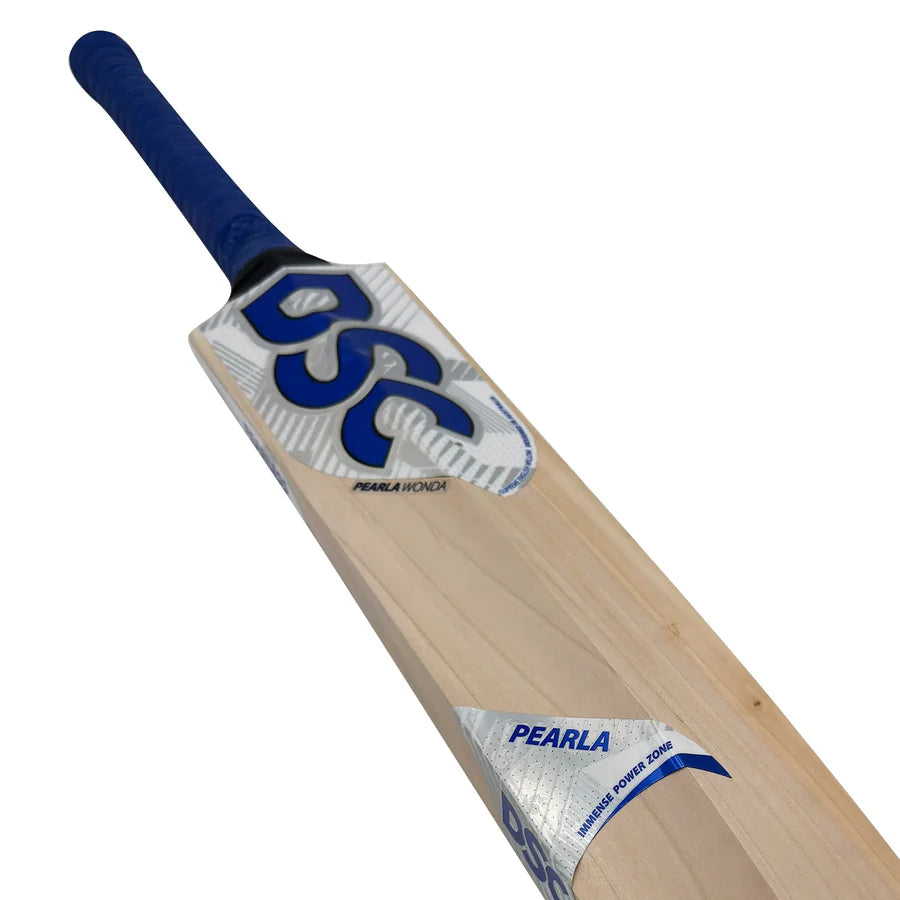 Image comparing the edge thickness of the Pearla Wonda to a standard bat.