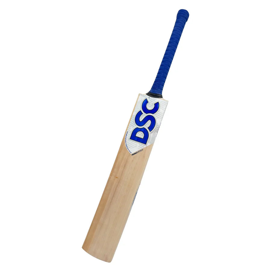 Bat face showing the traditional shape and high-quality finishing.