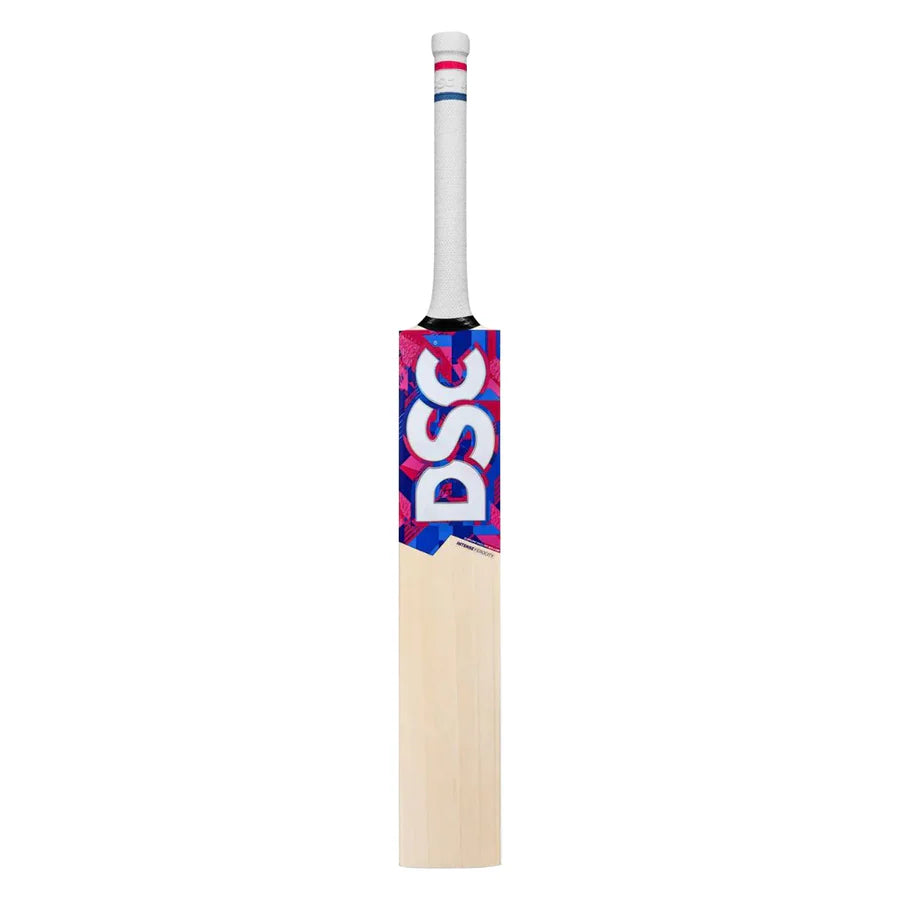 Premium cane handle with rubber grip on the Dsc Intense Ferocity cricket bat.

