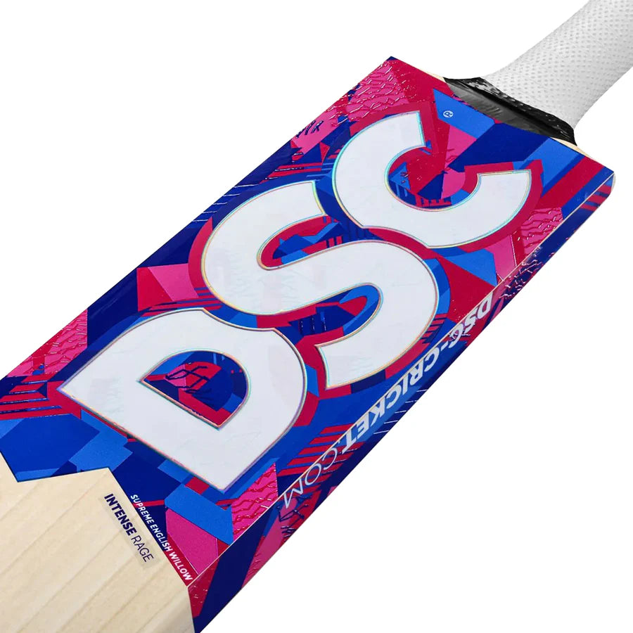 Close-up view of the straight, even grains on the DSC Intense Rage English Willow bat face.

