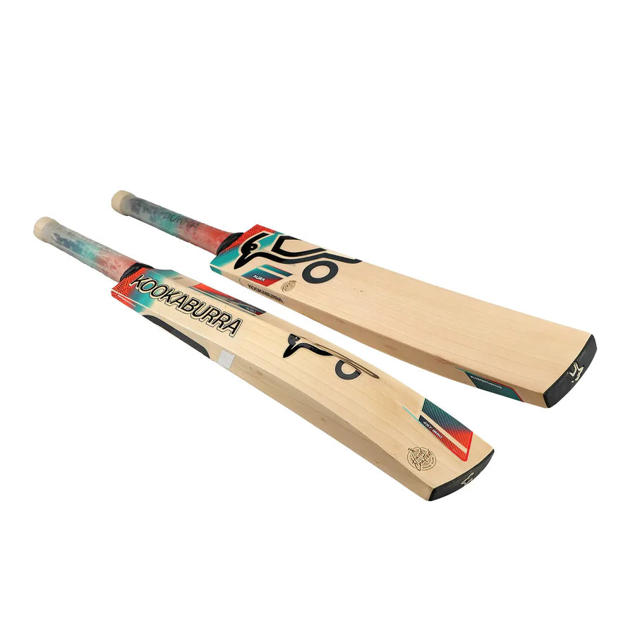 Detailed view of Players Quality Grade 1+ unbleached English Willow grains on the Aura Pro 2025

