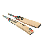 Detailed view of Players Quality Grade 1+ unbleached English Willow grains on the Aura Pro 2025

