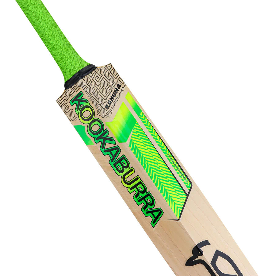 Close-up of the oval Quilt Grip handle on the Kookaburra Kahuna Pro Players Edition 2026 bat

