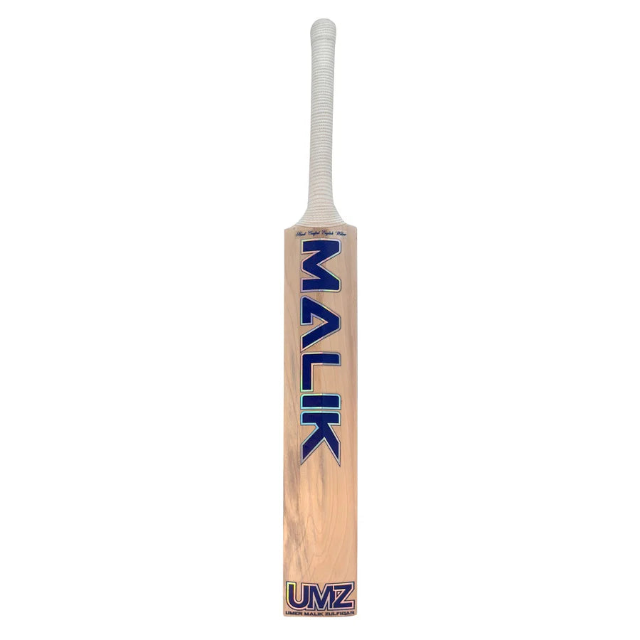Close-up of the expanded, high-rebound sweet spot on the face of the MB Malik 5 Star English Willow bat.