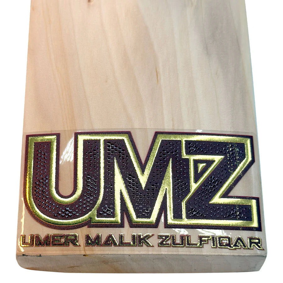 High-quality multi-piece cane handle of the MB Malik UMZ Vintage 7 Star bat fitted with a white high-traction rubber grip.