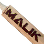 High-quality shock-absorbing cane handle of the MB Malik cricket bat fitted with a classic high-traction textured grip.