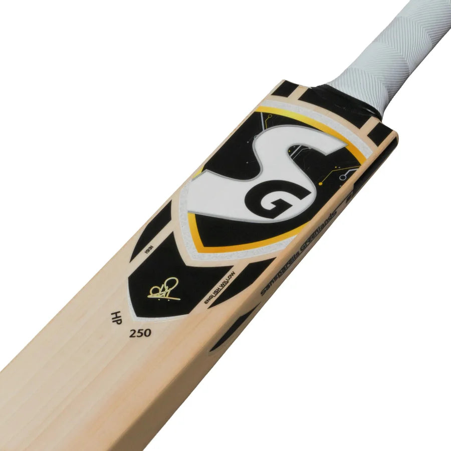 SG HP 250 bat with Str8bat sensor for real-time swing analysis
