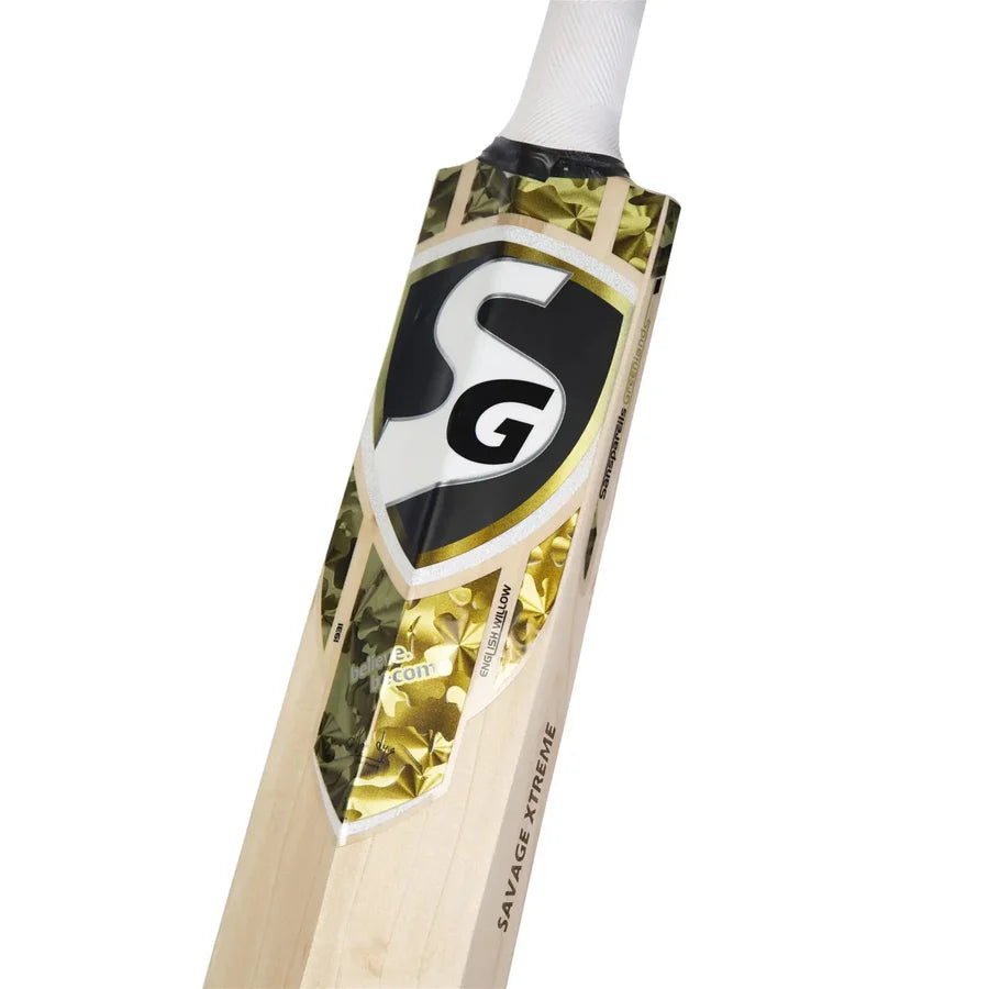Close-up of SG Savage Xtreme English Willow bat face showing 5-6 straight grains and traditional elegant blade — Cricketer Point.