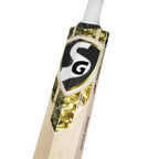 Close-up of SG Savage Xtreme English Willow bat face showing 5-6 straight grains and traditional elegant blade — Cricketer Point.