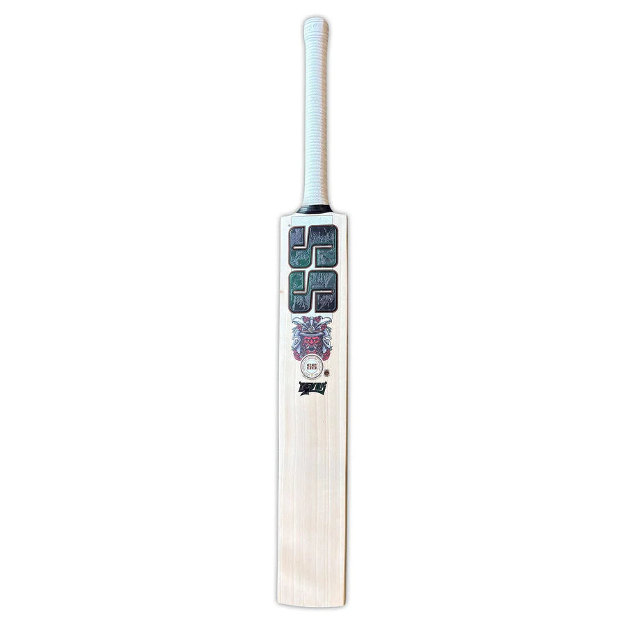 Close-up of the premium quality handle grip texture on the SS Devils Green English Willow Cricket Bat.