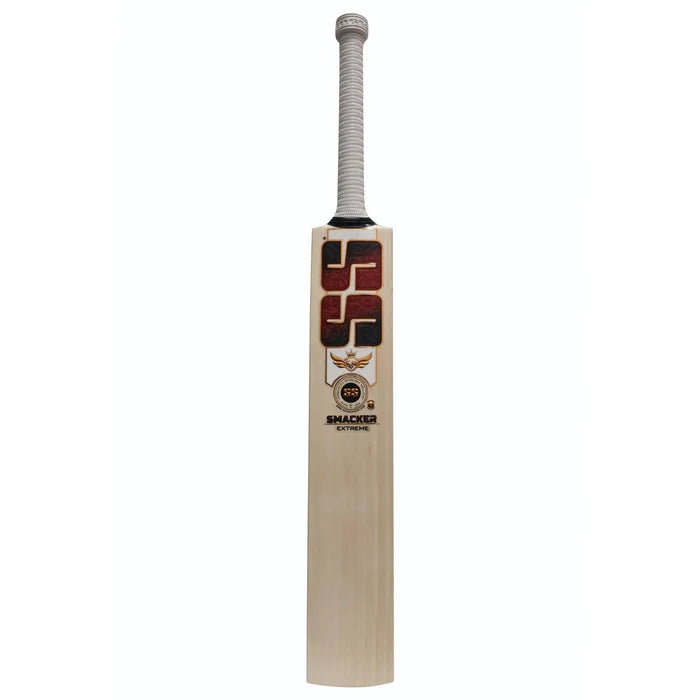 Lightweight SS GG Smacker Junior bat with a high spine and balanced pick-up for easy stroke play.