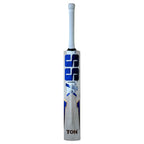 Close-up of the round handle on the Cricketer Point SS Sky 360 Junior English Willow Bat designed for super light pick-up.