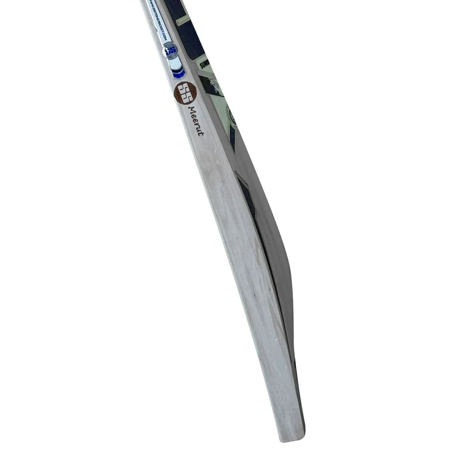 Bottom angle highlighting the thick toe and pronounced mid-to-low swell on the SS Sky 360 Junior English Willow Bat.