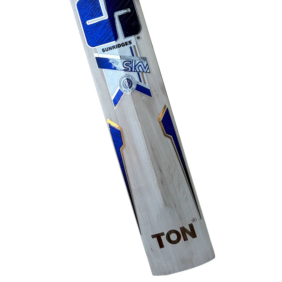View of the handle splice and solid shoulder design on the Cricketer Point SS Sky 360 Junior English Willow Bat.