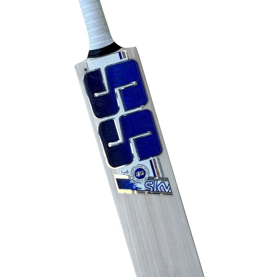 Top-down perspective highlighting the round handle and grip of the Cricketer Point SS Sky 360 Junior English Willow Bat.