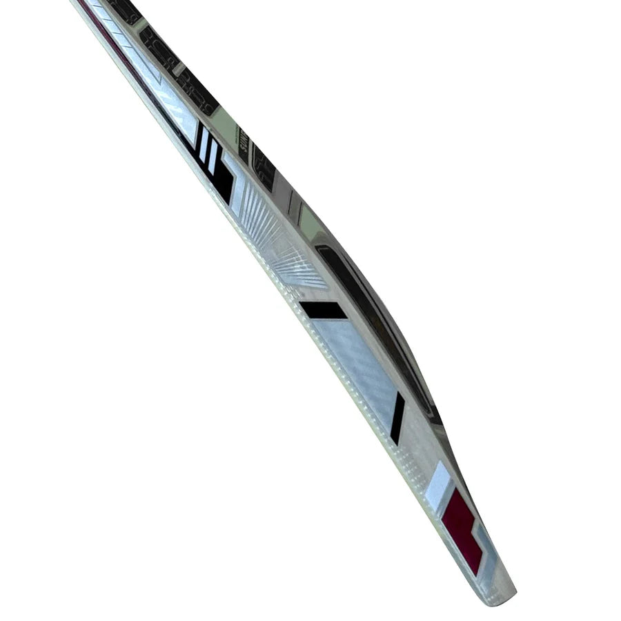 Close-up of the clean wood grains visible on the front blade of the SS Tiger English Willow Cricket Bat.
