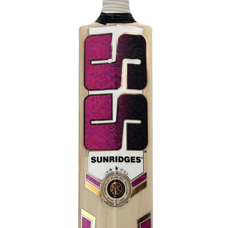 Premium English Willow grain structure of the SS TON Player 3000 bat.