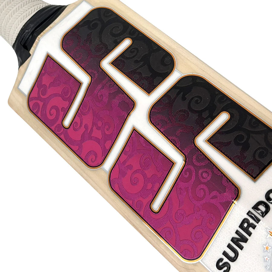 Close-up of the mid-to-low sweet spot on the SS TON Player 3000 English Willow blade.