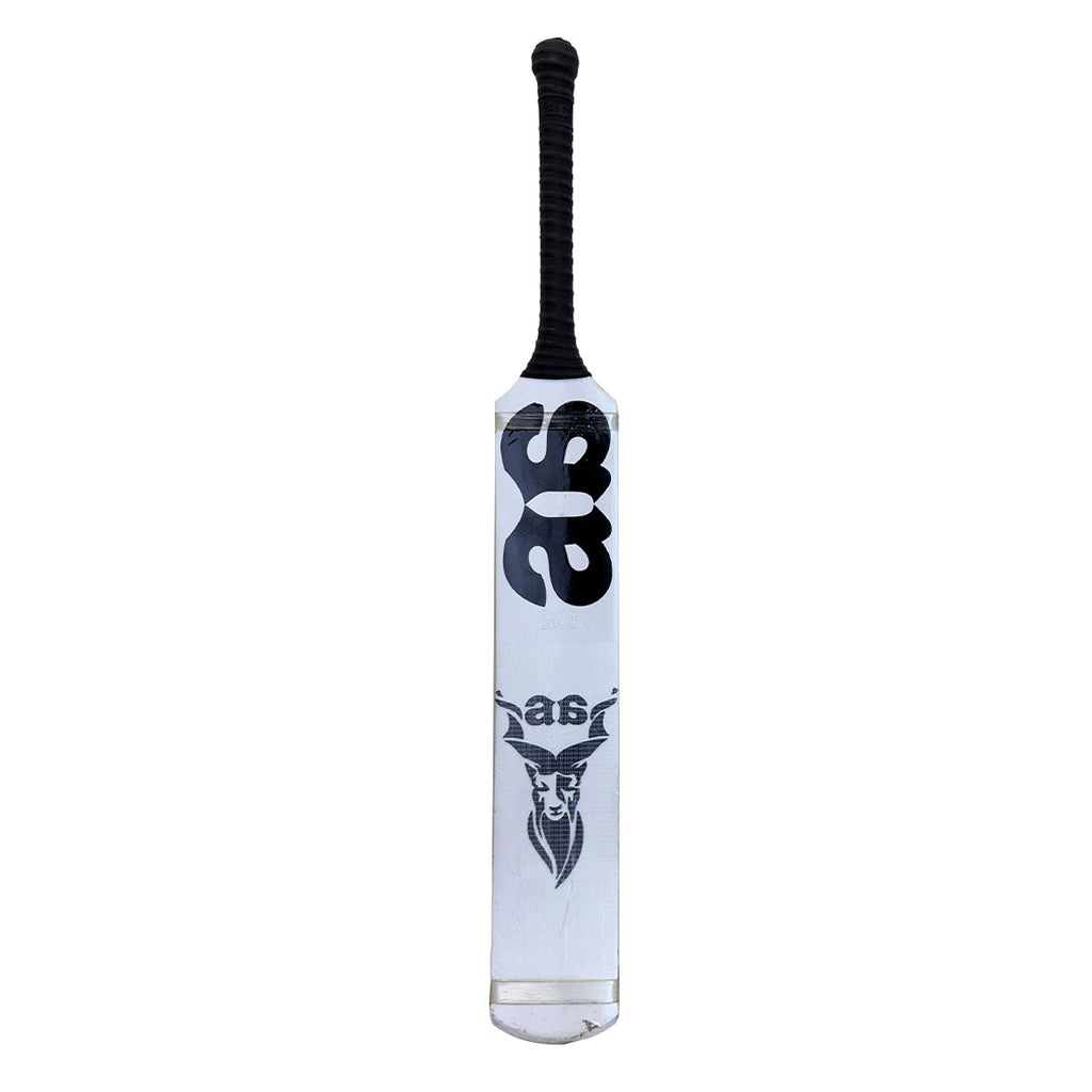 AA Victory cricket bat handle and anti-slip grip detail