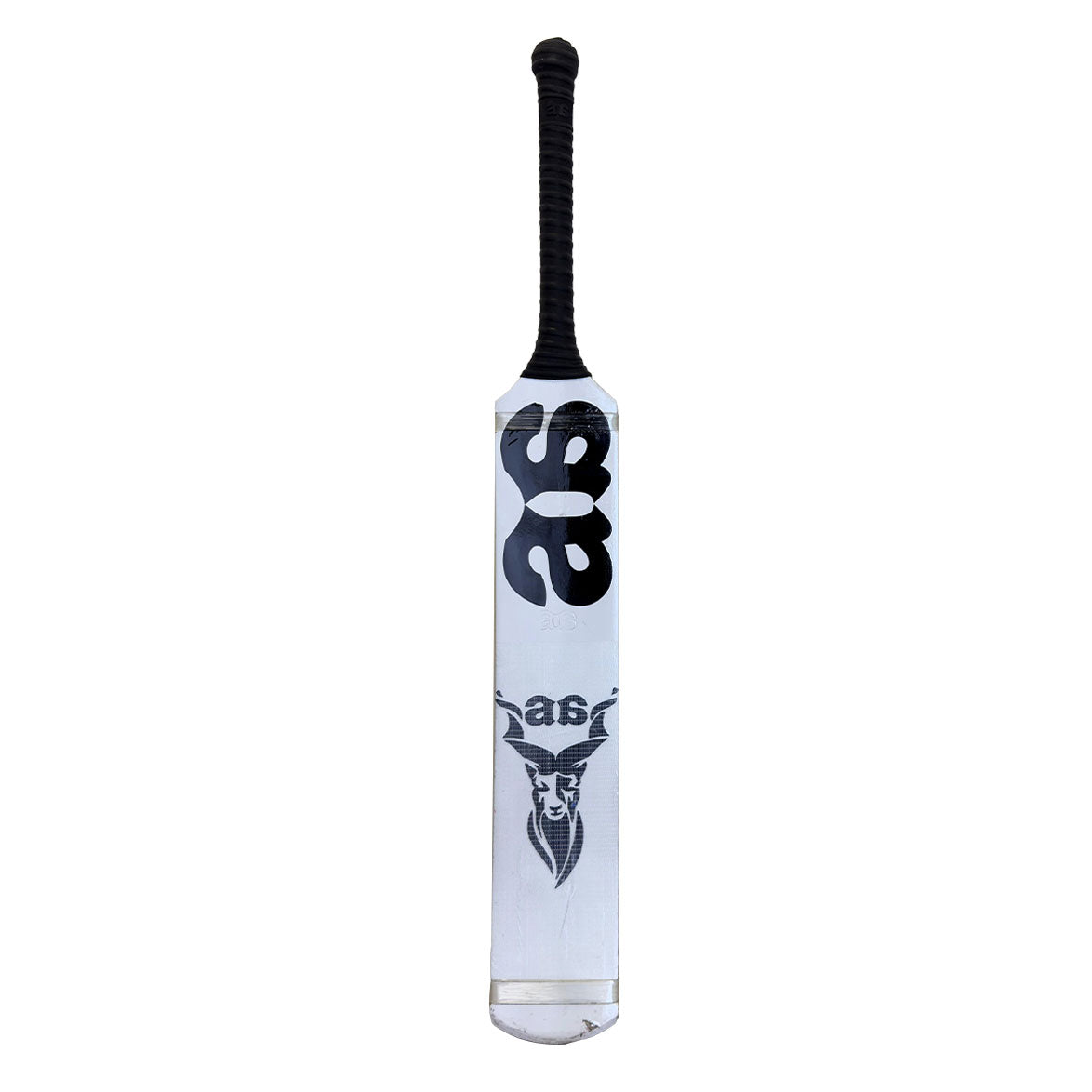 AA Victory cricket bat handle and anti-slip grip detail
