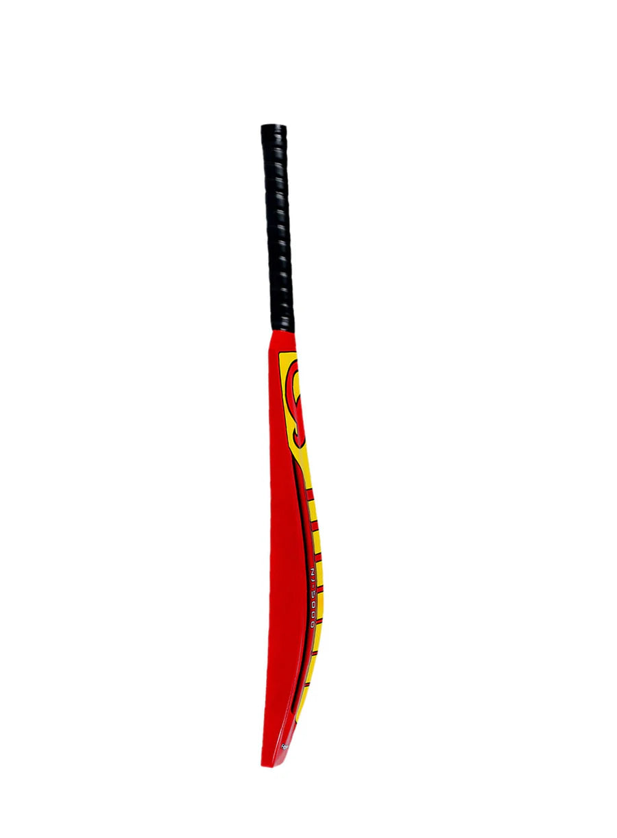 Bottom view of the flat toe on the CA NJ-5000 Fiber Tape Ball Bat showcasing the durable composite layer.