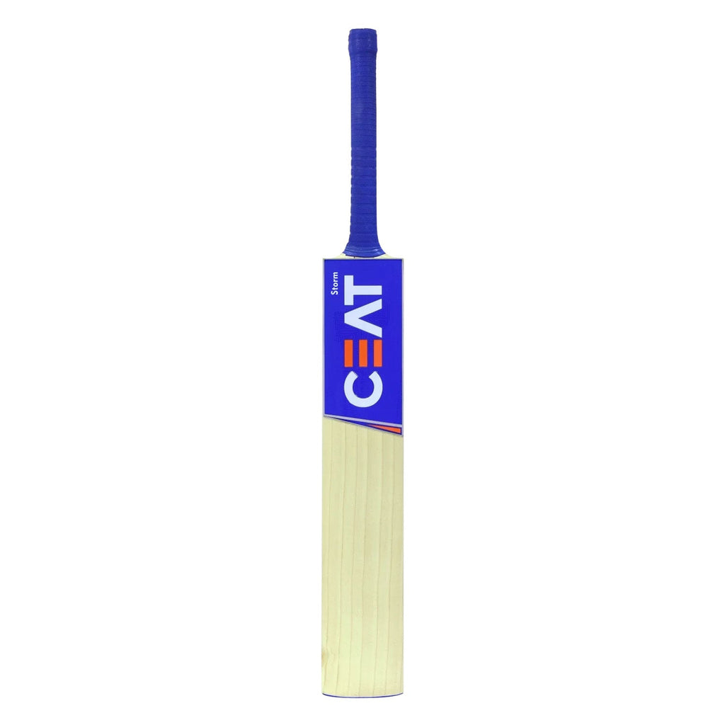 Medium sweet spot and spine profile of the CEAT Strom bat
