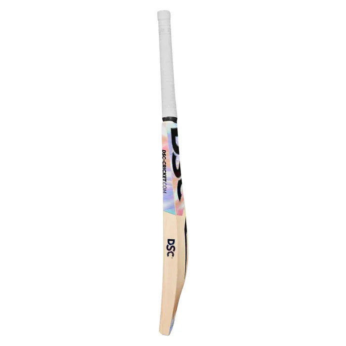Extended sweet spot placement on DSC Condor Motion cricket bat