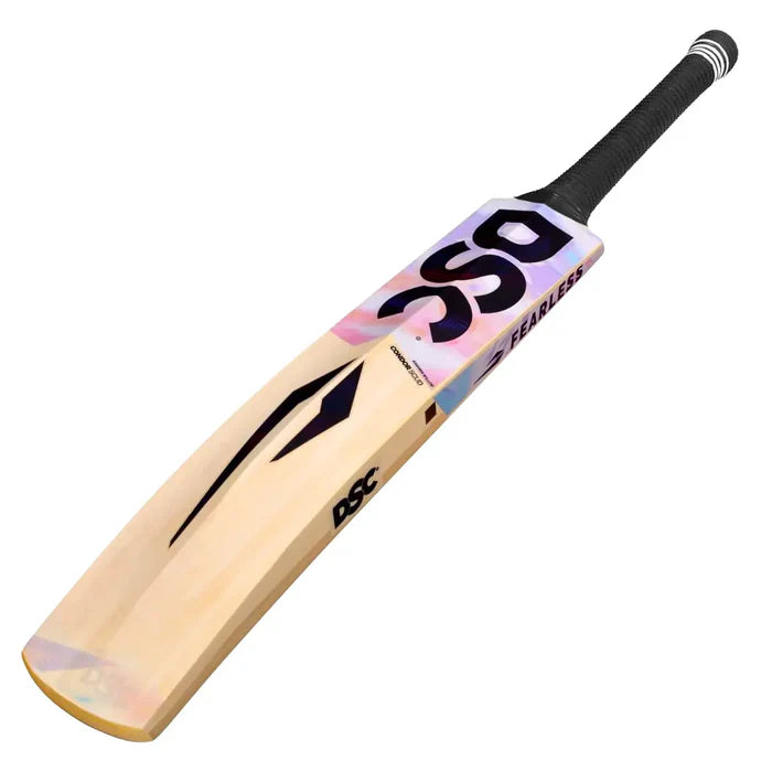 Close-up of DSC Condor Scud massive edges showing powerful Kashmir willow construction
