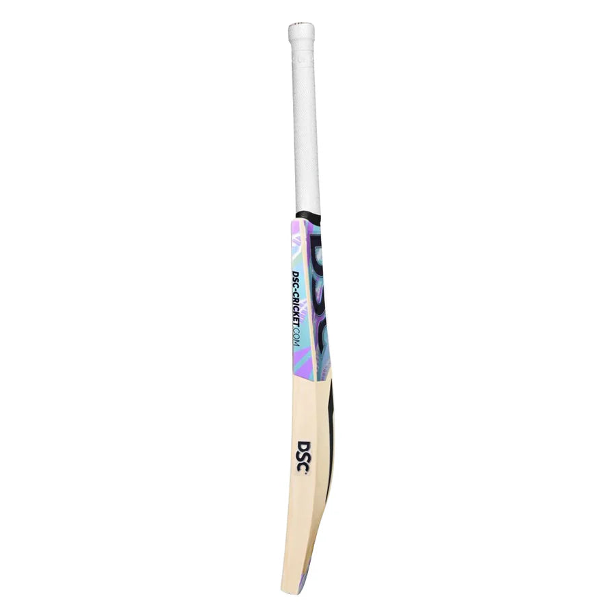 Cynos 1010 English Willow Cricket Bat side profile showing traditional blade