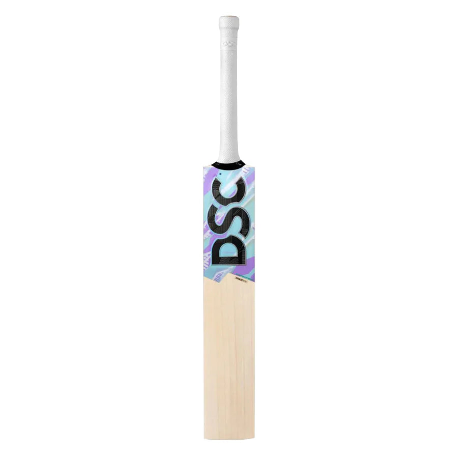 Cynos 1010 English Willow Cricket Bat hex grip handle detail