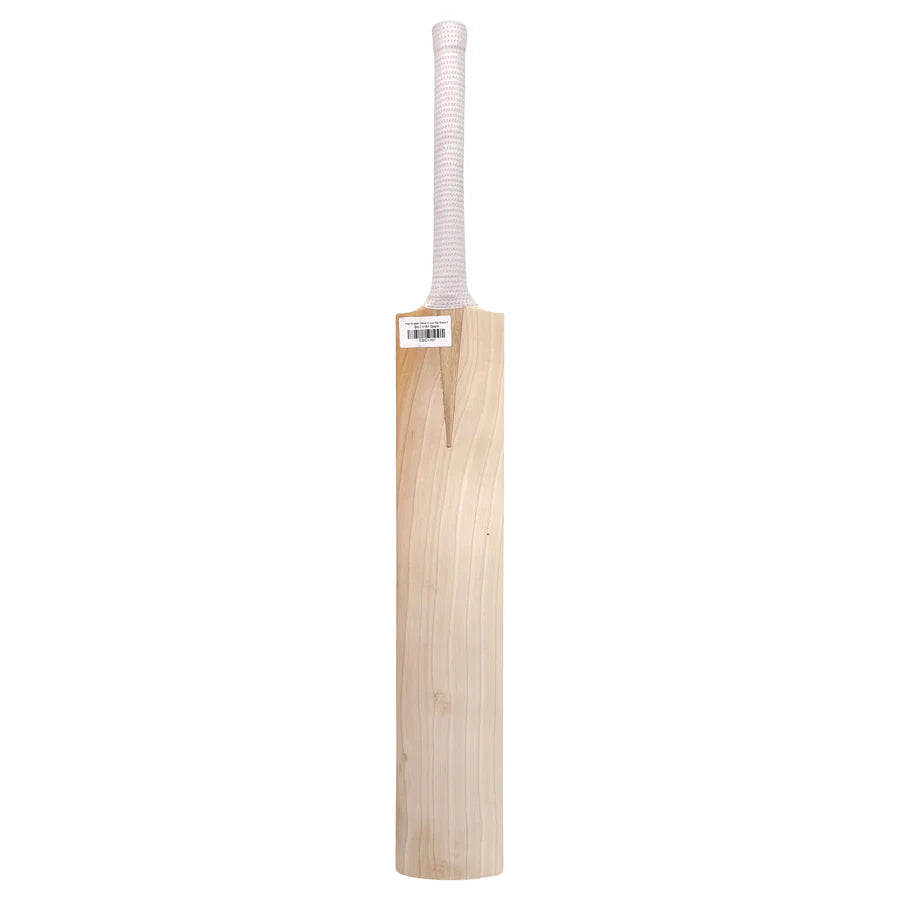 Short Handle English Willow bat showing clean grains in 1151g