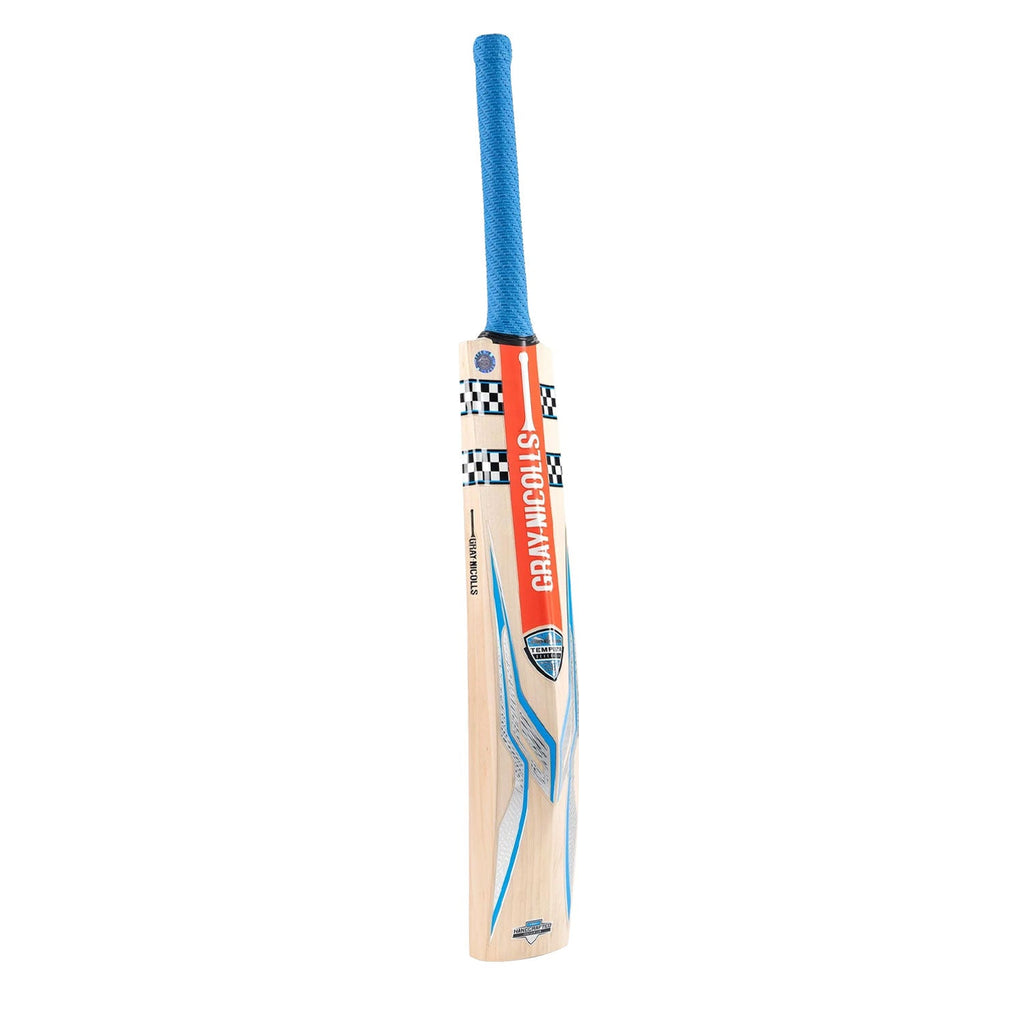 Close-up of semi-oval handle with Superlink Pro grip on Gray Nicolls Tempesta Gen 1.1 300 Cricket Bat.