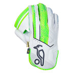 Adjustable wrist strap detail on Kookaburra Short Cut Pro keeping gloves

