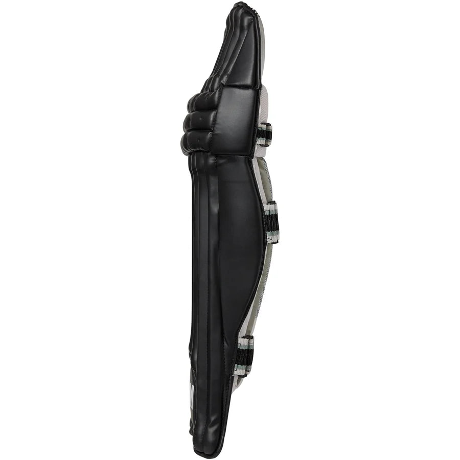 Side profile view of black GM Maxi 606 Batting Pads 2026 displaying lightweight curvature and side wing protection
