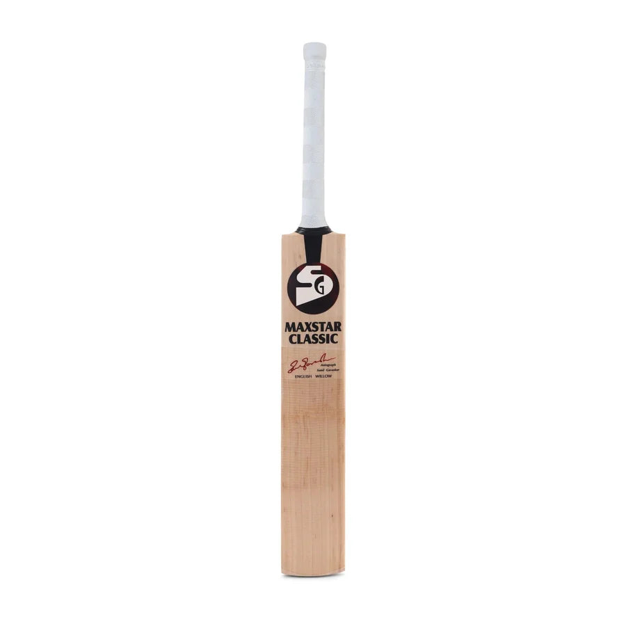 Contoured blade and spine design of SG Maxstar Classic bat.