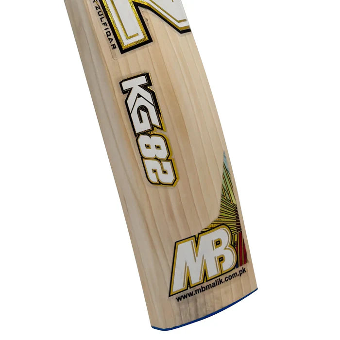 MB Malik UMZ KG 82 bat handle featuring flexible round grip