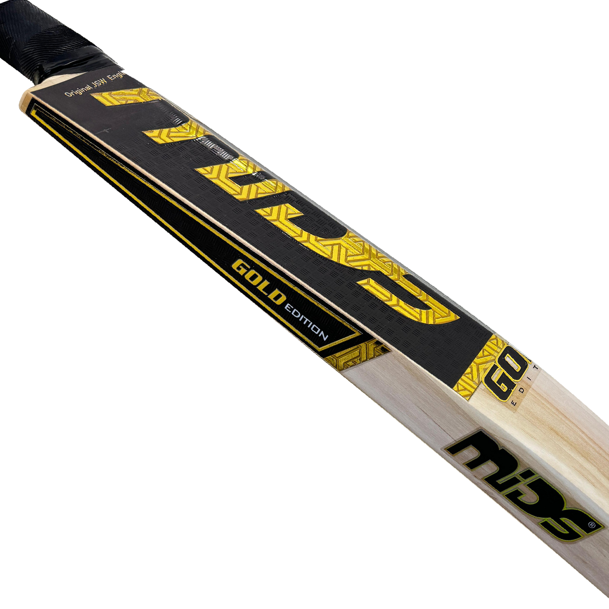 Photo showing the full-length protective cover that comes with the Mids Gold cricket bat.



