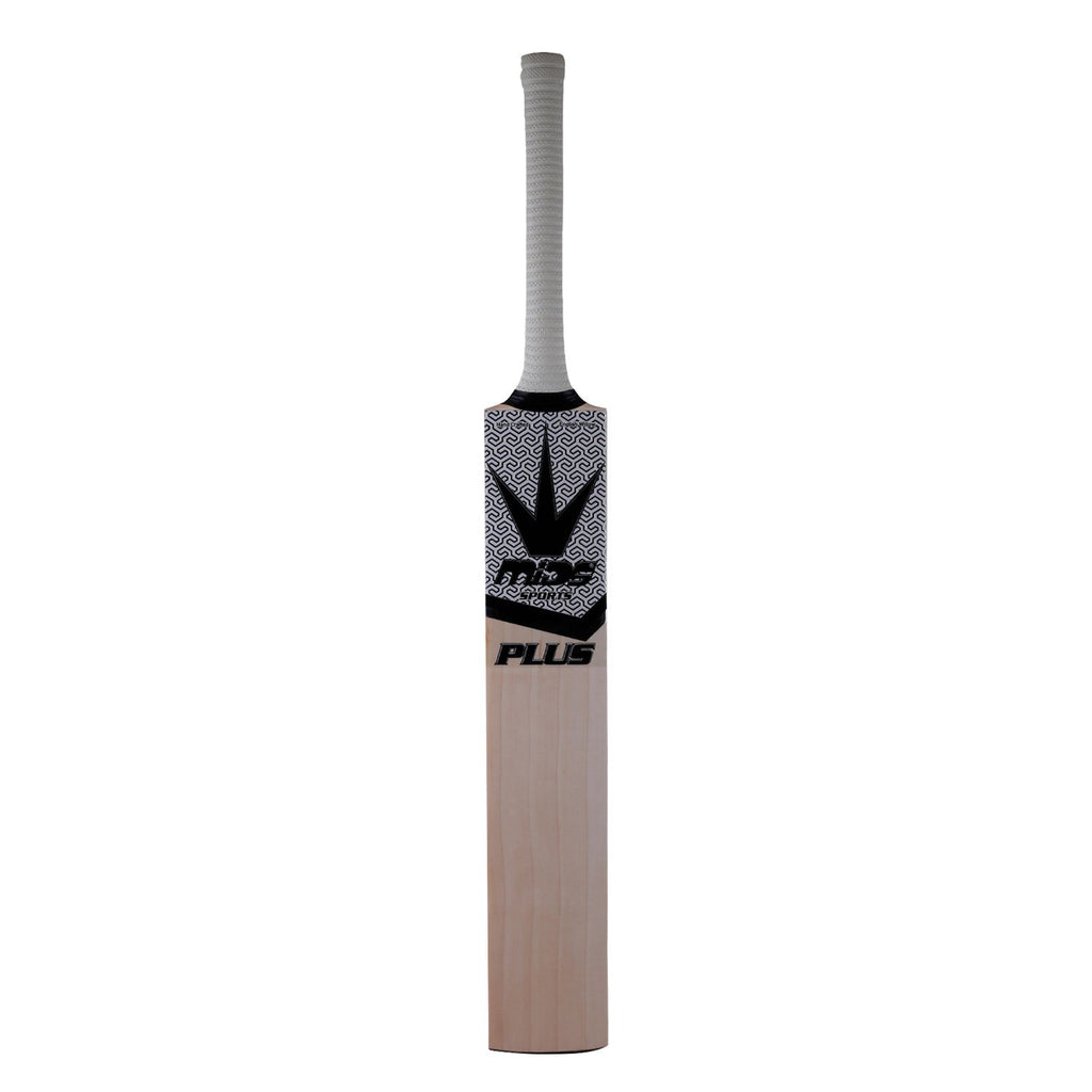 Textured non-slip rubber grip on a Mids Plus Edition English Willow Cricket Bat handle.