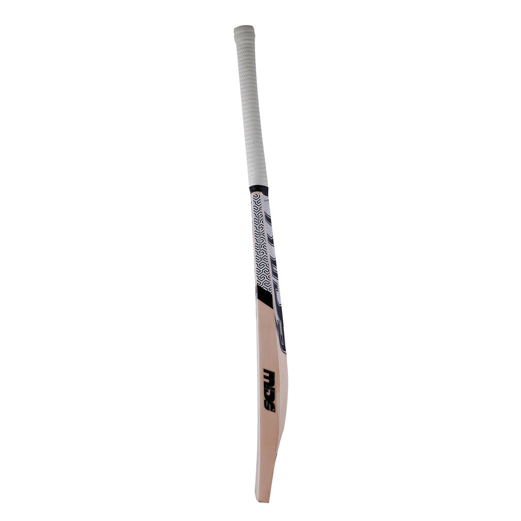 Thick 40mm power edges of the Mids Plus Edition English Willow Cricket Bat side profile.