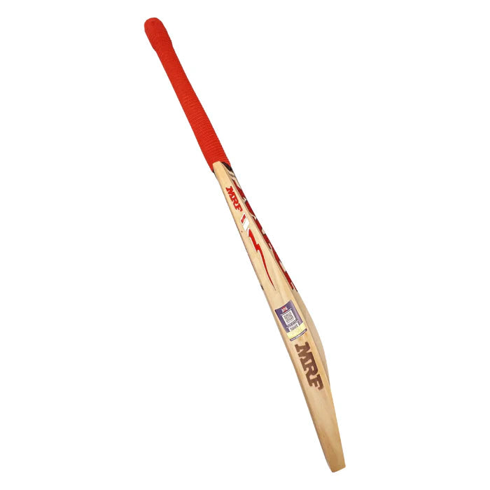 Grade 1 English willow bat with straight grains and duckbill toe