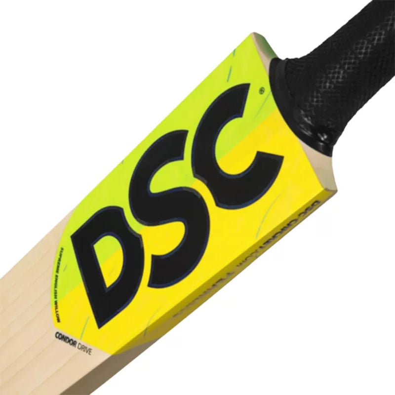 Close-up of Grade 3+ English willow grains on Condor Motion bat