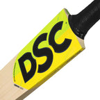 Close-up of Grade 3+ English willow grains on Condor Motion bat
