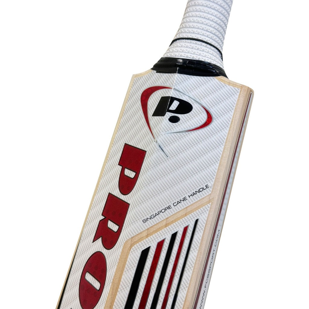 Wide face of the Protos Usus bat designed for stable shot making.