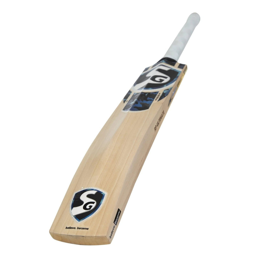 Close-up of SG RP Ultimate Bat's premium English Willow and 5-6 straight grains.