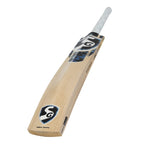 Close-up of SG RP Ultimate Bat's premium English Willow and 5-6 straight grains.