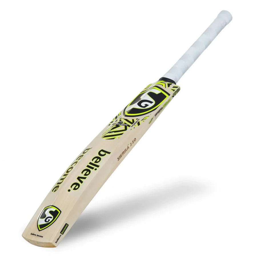 Close-up of SG Sierra 250 bat's mid/low sweet spot for balanced stroke play.